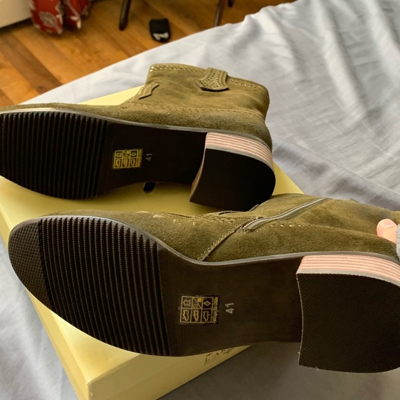 Spring Step booties - Picture 2 of 5